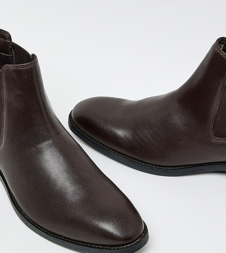 Solid Chelsea Boots