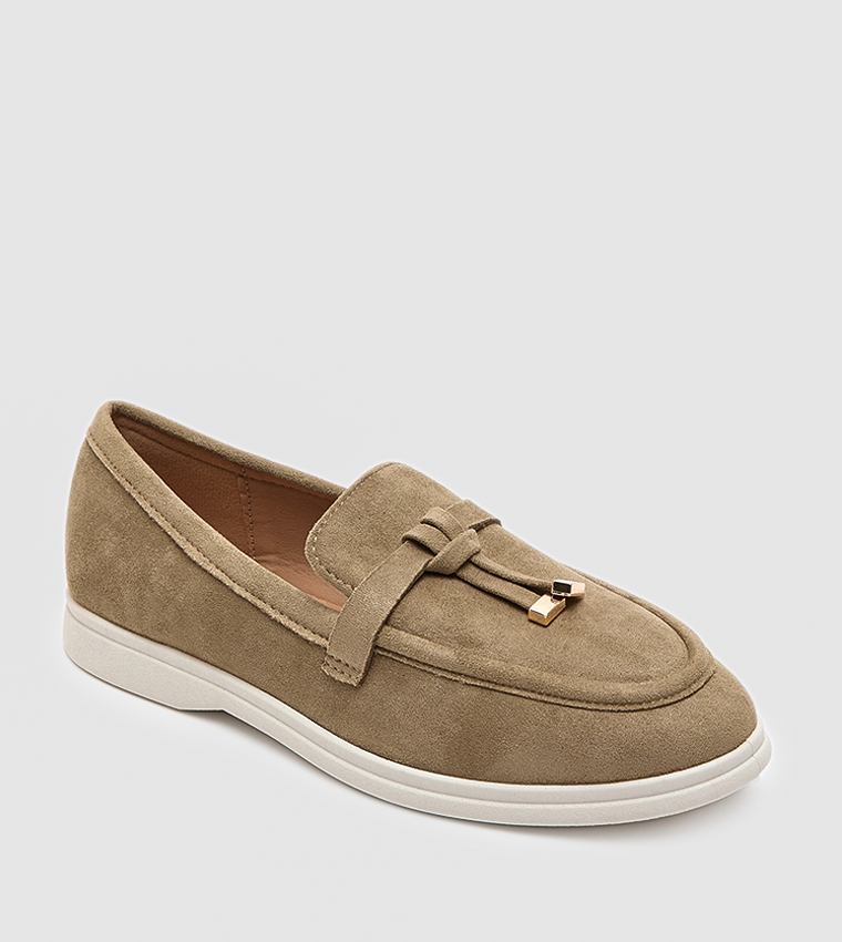 Solid Detail Loafers