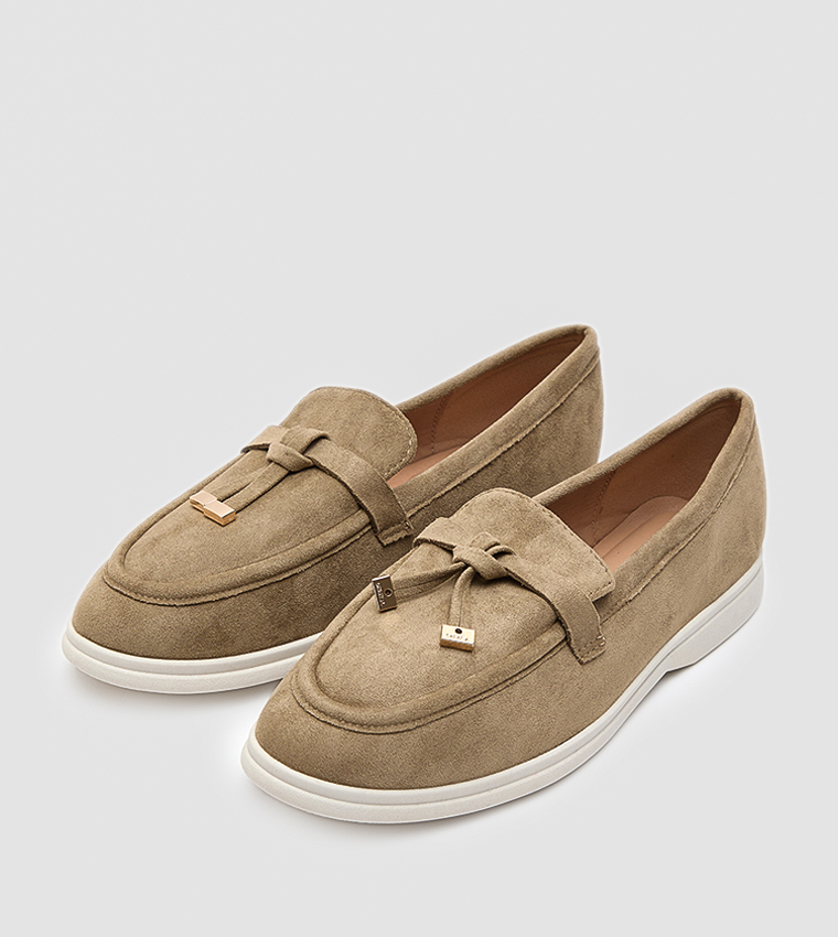 Solid Detail Loafers