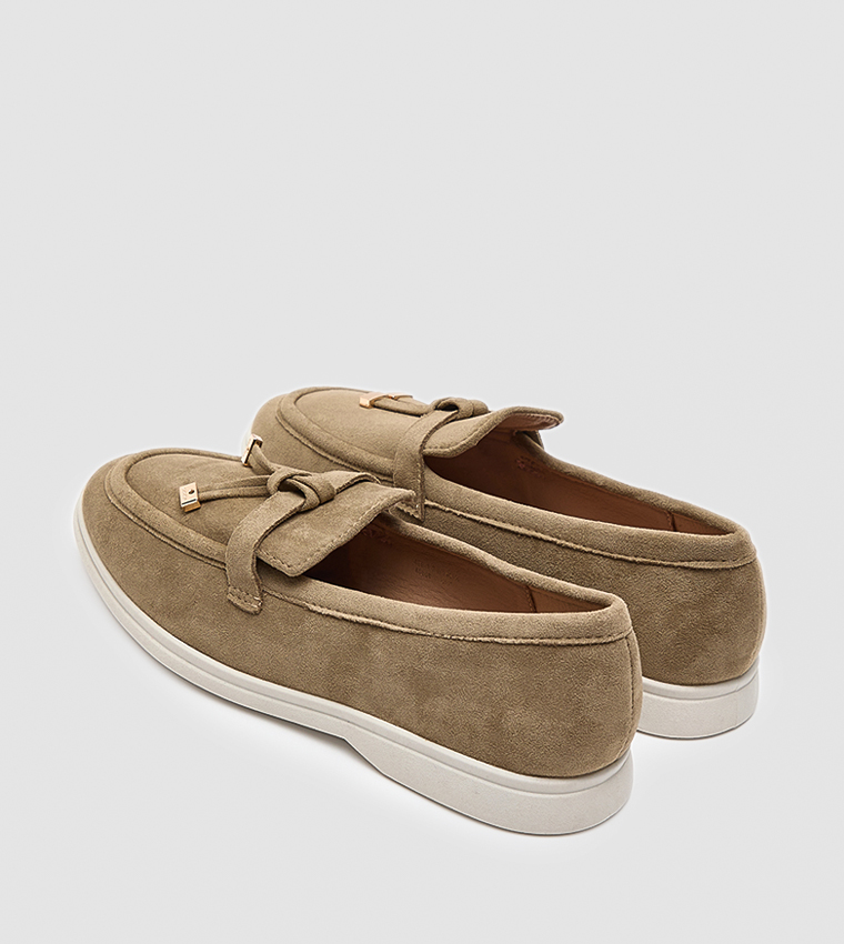 Solid Detail Loafers