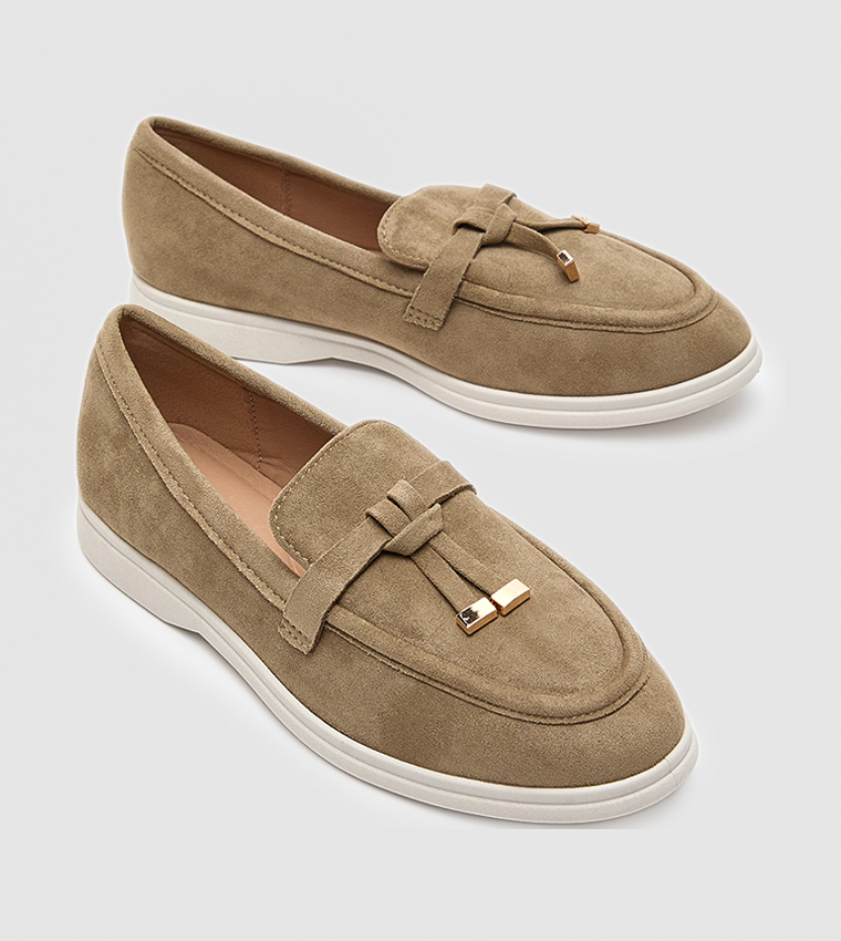 Solid Detail Loafers