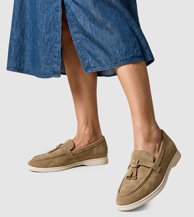 Solid Detail Loafers
