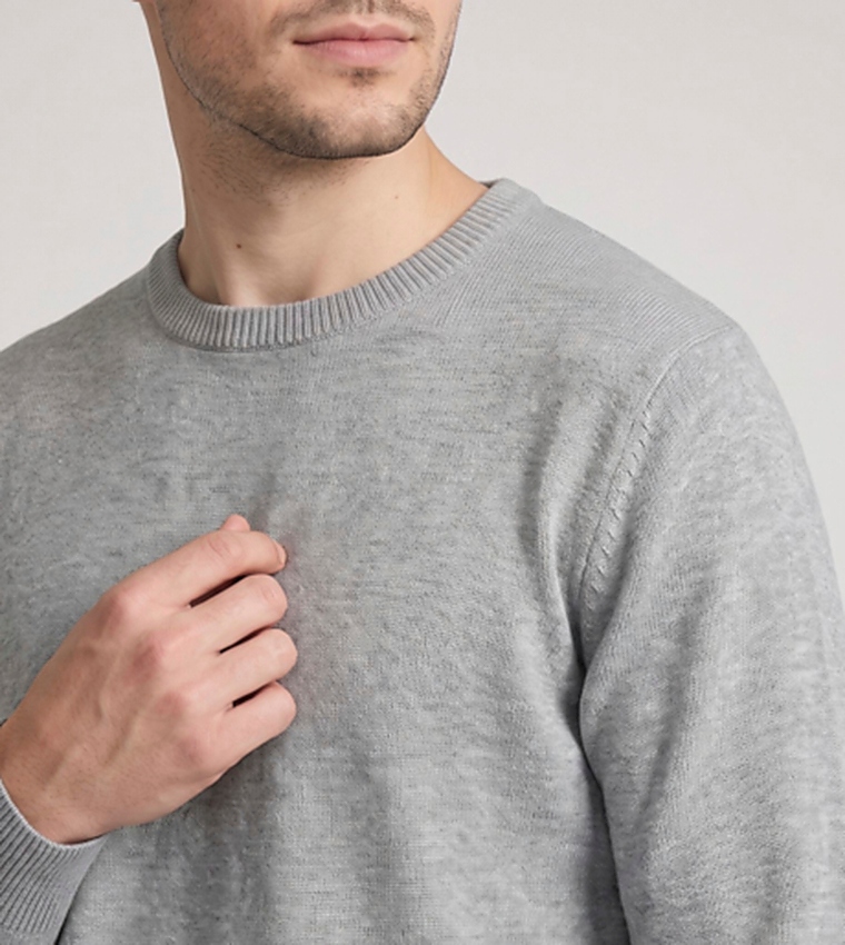 Solid Sweater with Crew Neck and Long Sleeves