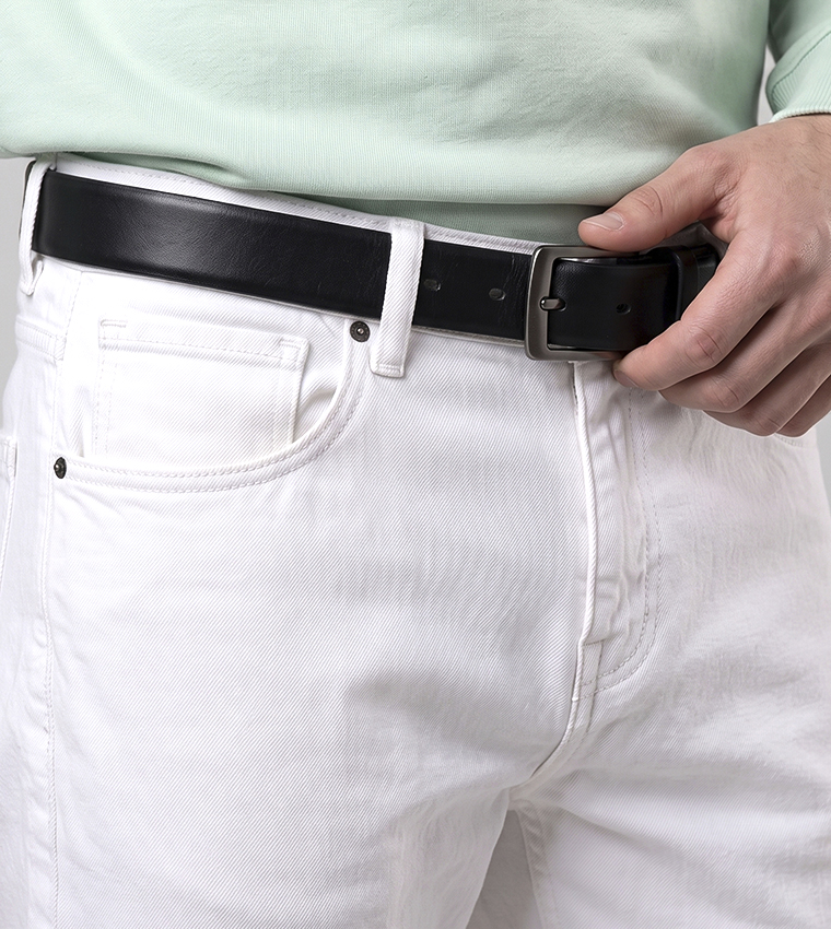 Solid Slim Fit Jeans with Button Closure