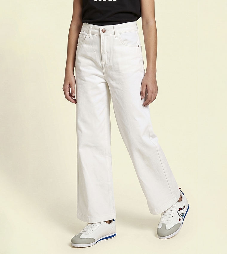 Solid Wide Leg Jeans with Button Closure