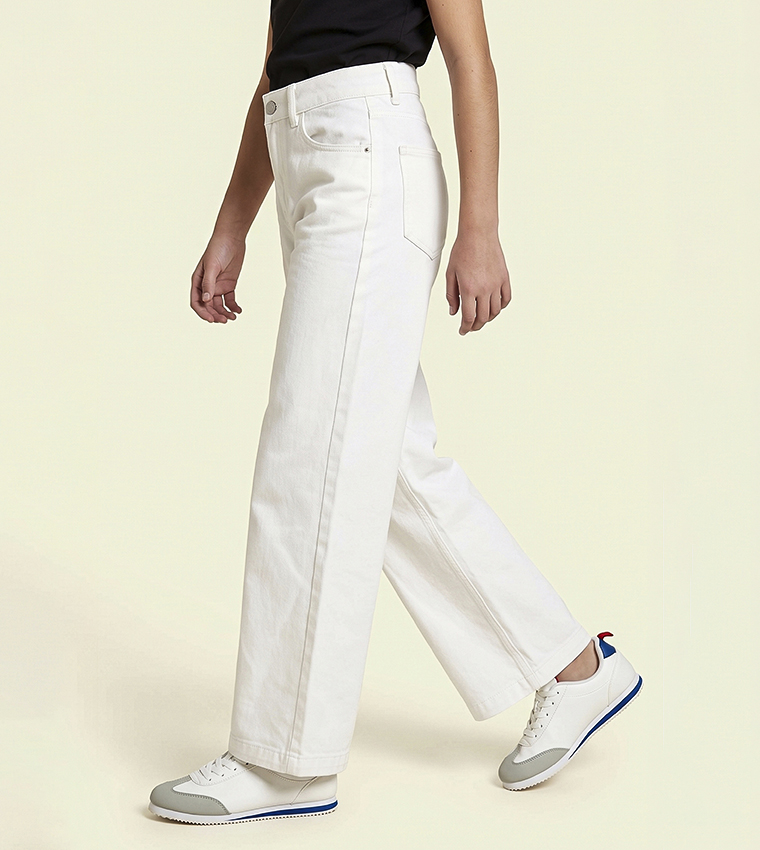 Solid Wide Leg Jeans with Button Closure
