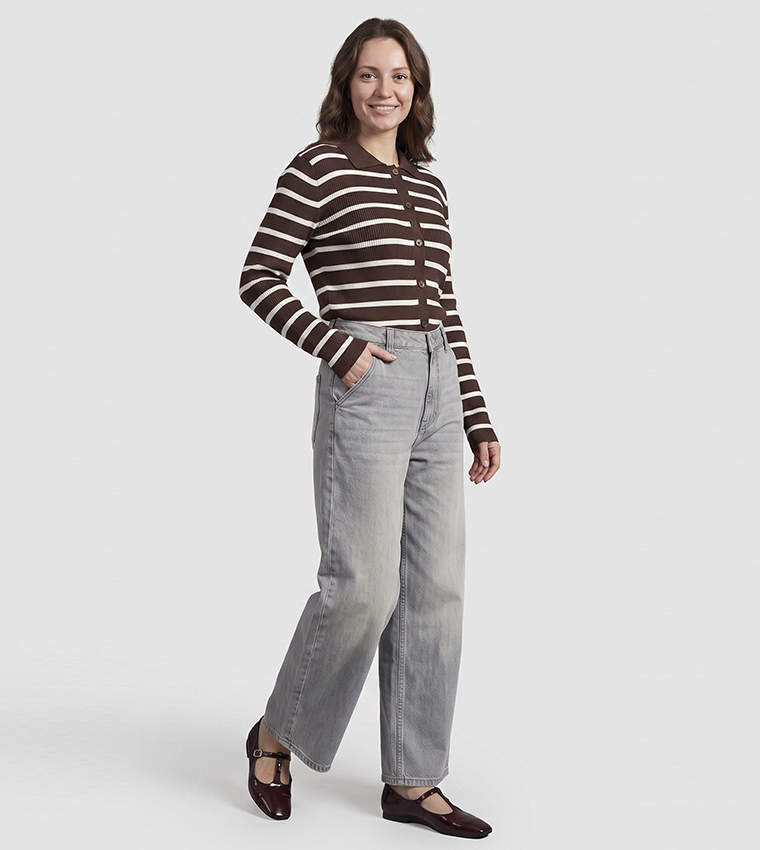 Washed Barrel Jeans with Button Closure