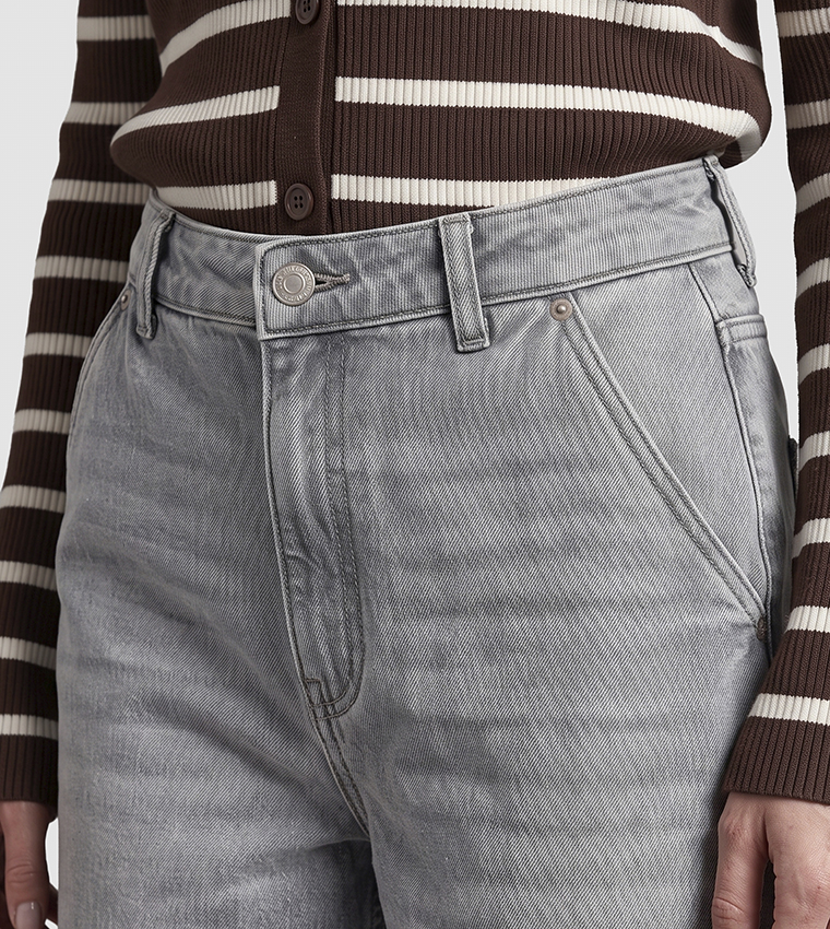 Washed Barrel Jeans with Button Closure