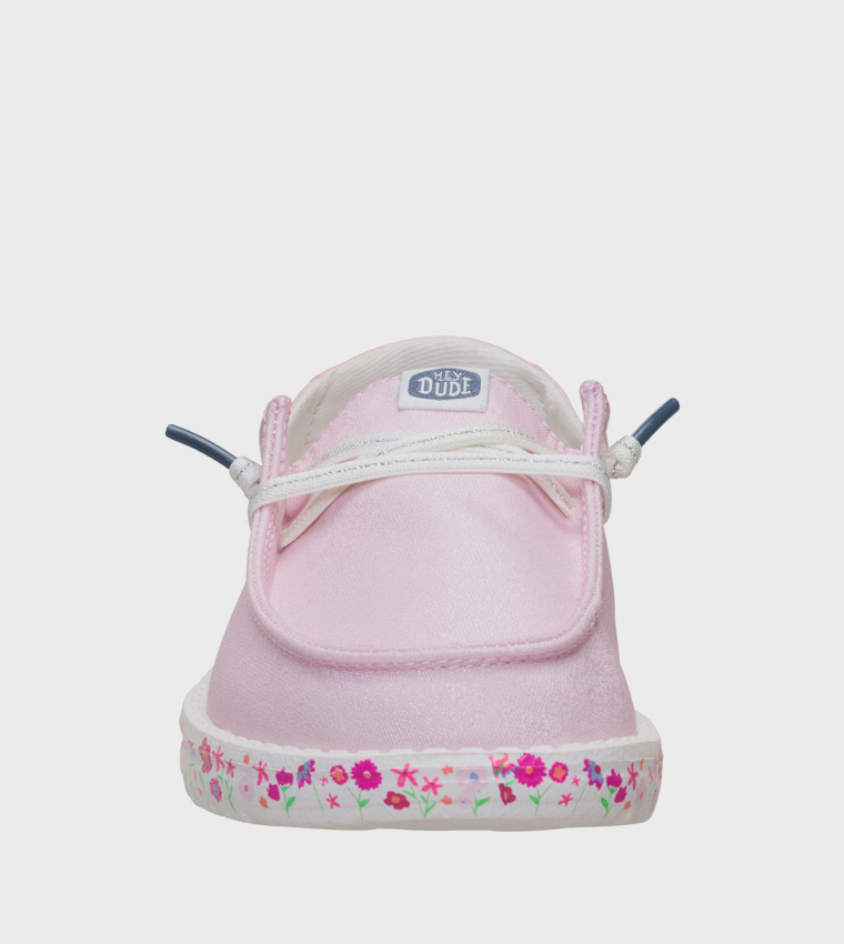 حذاء ويندي Y سليب اون بطبعة ورود لامعة