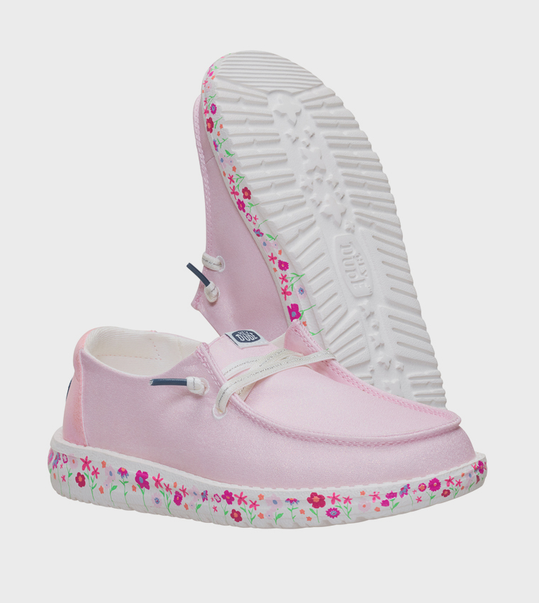 حذاء ويندي Y سليب اون بطبعة ورود لامعة