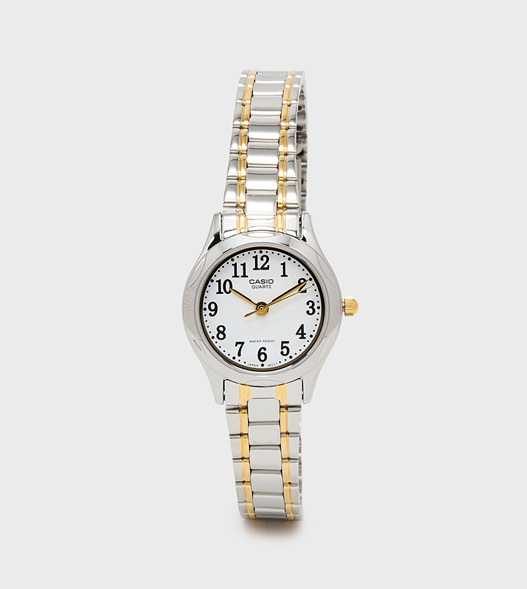 ساعة انالوج بخلفية بيضاء وسوار ستانلس ستيل