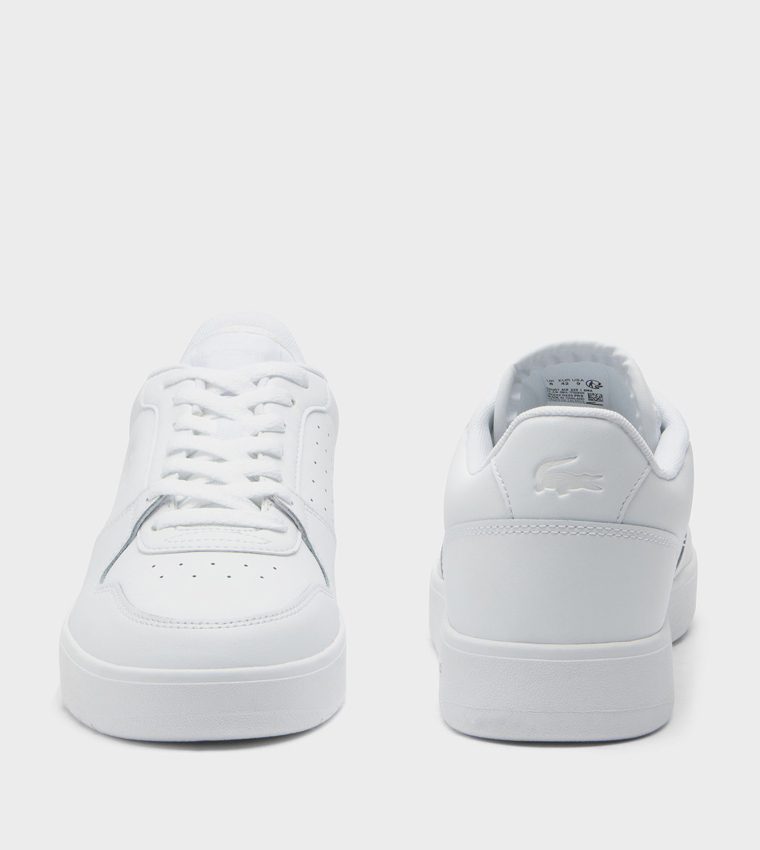 سنيكرز كورت إيس 225 1 برقبة قصيرة بشعار بارز