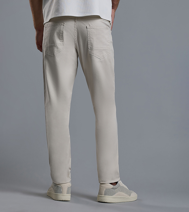 بنطال منسوج سادة بأزرار