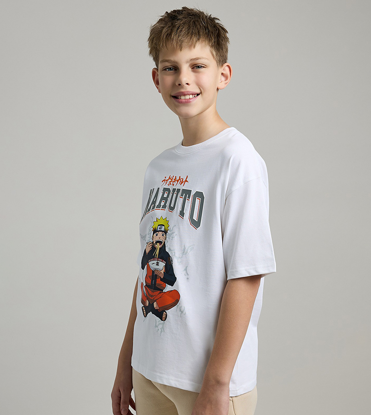 تيشيرت سادة برقبة مستديرة وكم قصير بطبعة