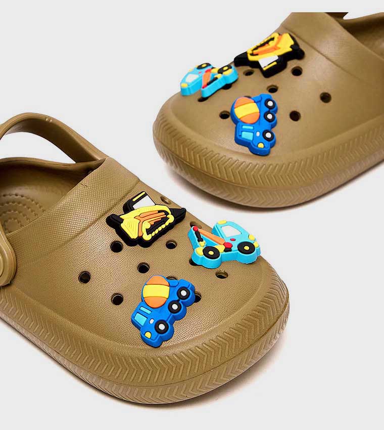 شبشب كلوغ بحزام خلفي مزين