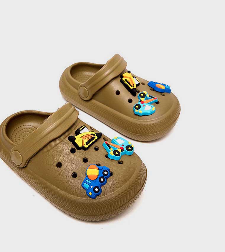 شبشب كلوغ بحزام خلفي مزين