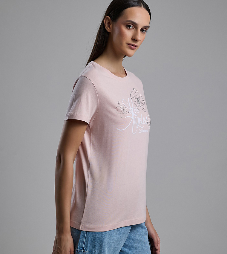 تيشيرت بياقة مستديرة وكم قصير وطبعة