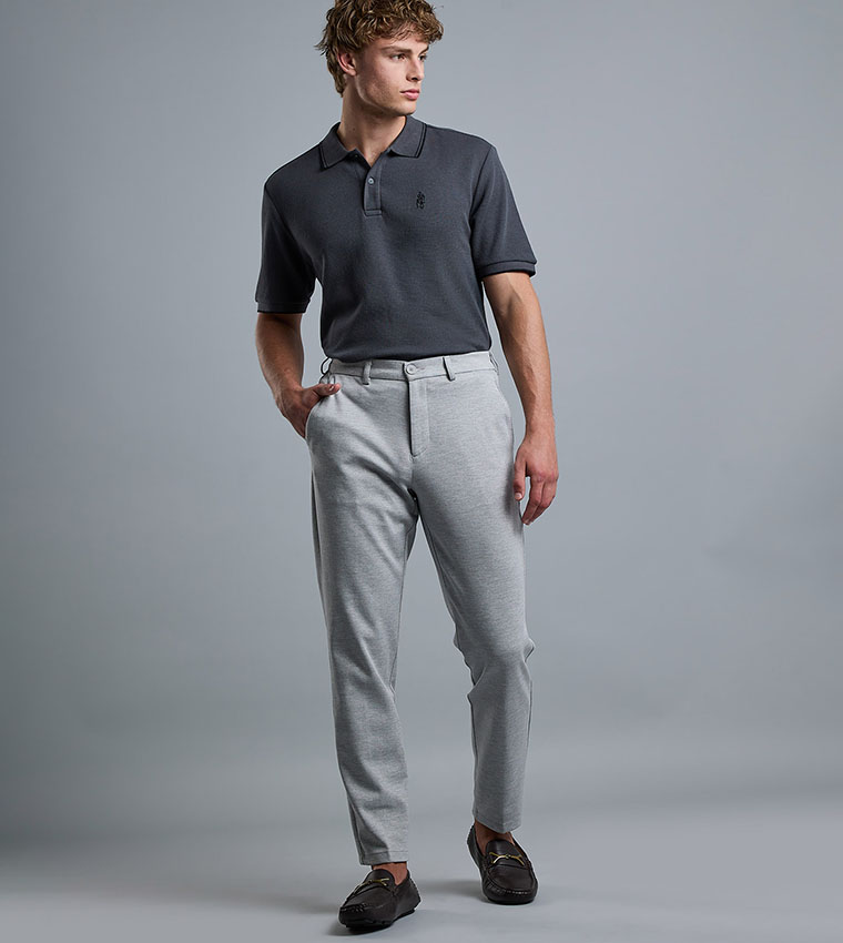 تيشيرت بولو بياقة قميص وأكمام قصيرة