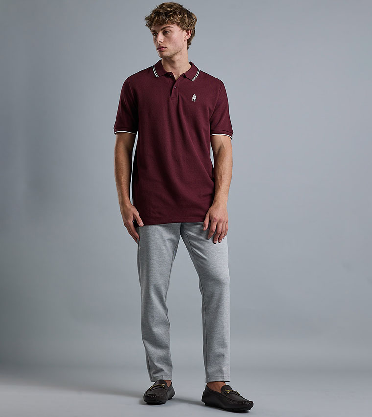 تيشيرت بولو بياقة قميص وأكمام قصيرة