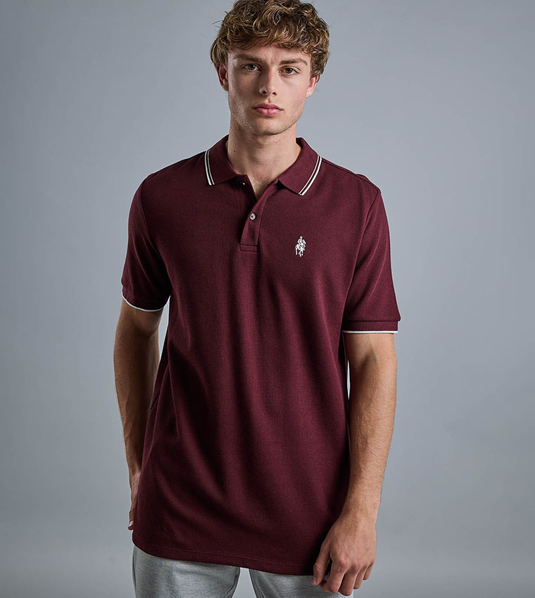 تيشيرت بولو بياقة قميص وأكمام قصيرة