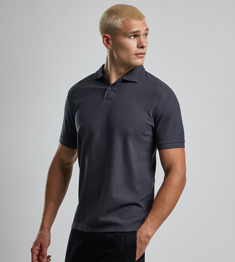 تيشيرت بولو مرنبأكمام قصيرة