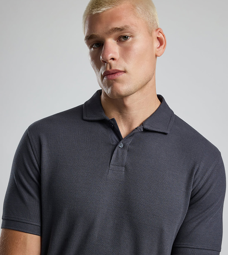 تيشيرت بولو مرنبأكمام قصيرة