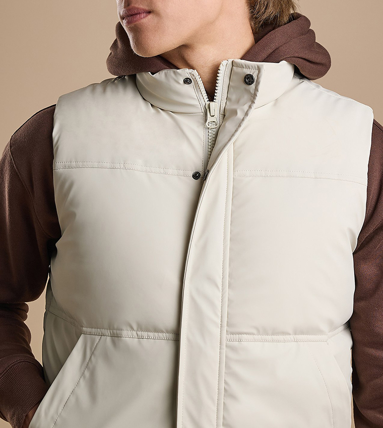 Quilted Gilet with Zipper Closure