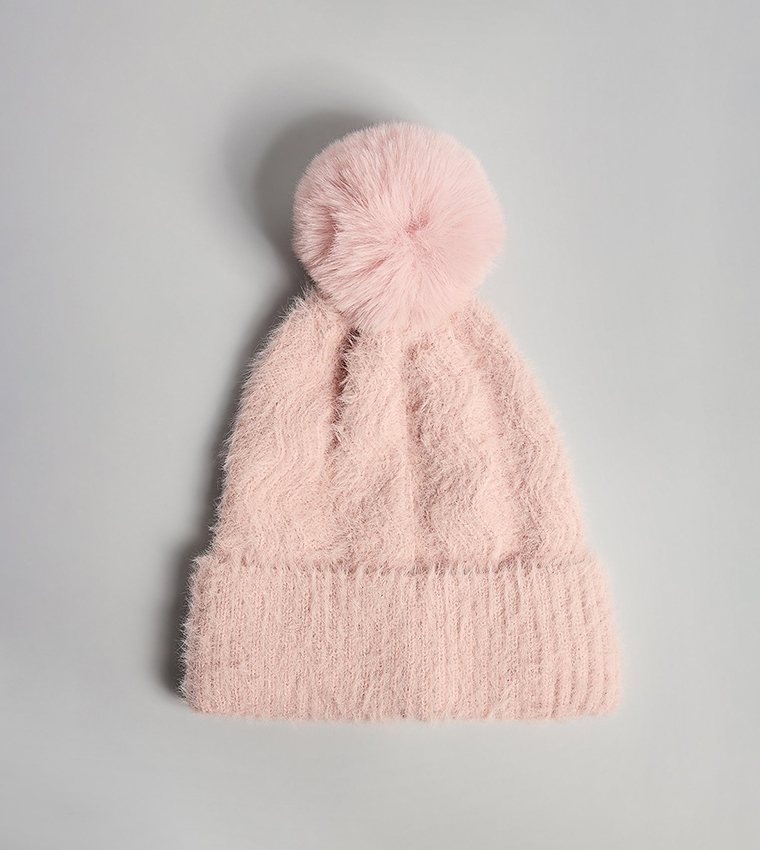 قبعة بيني مزينة ببوم بوم 