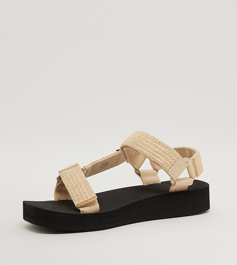 ليفايز  الصنادل المسطحة - متعدد Flat Sandals