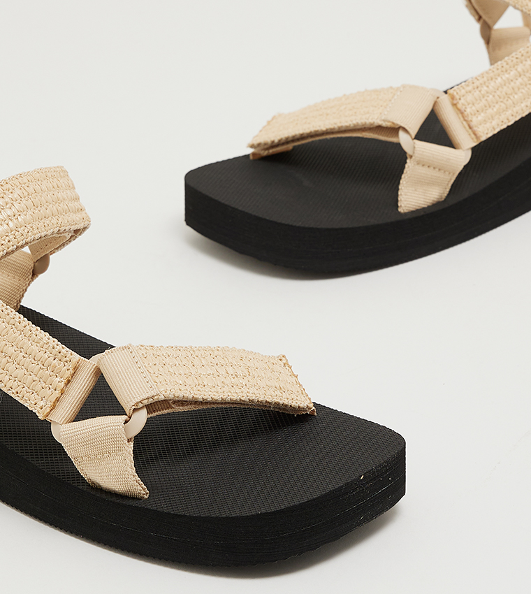 ليفايز  الصنادل المسطحة - متعدد Flat Sandals