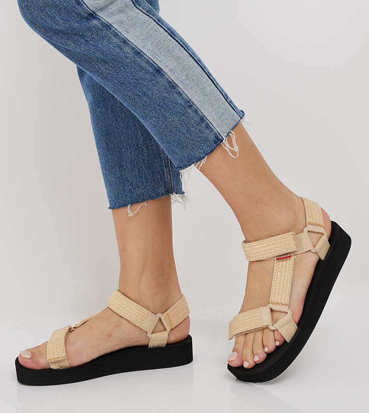 ليفايز  الصنادل المسطحة - متعدد Flat Sandals