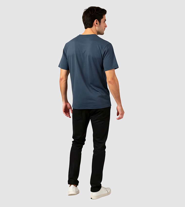 تيشيرت مطاطي بأكمام قصيرة وطبعة شعار