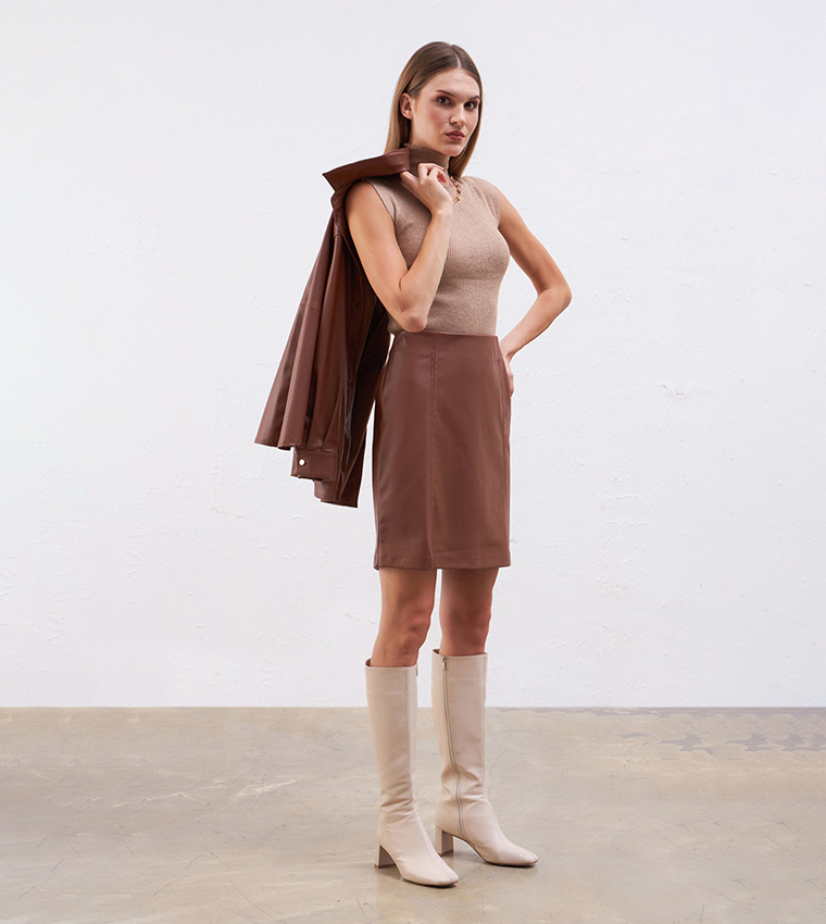 تنورة بنقشة جلد