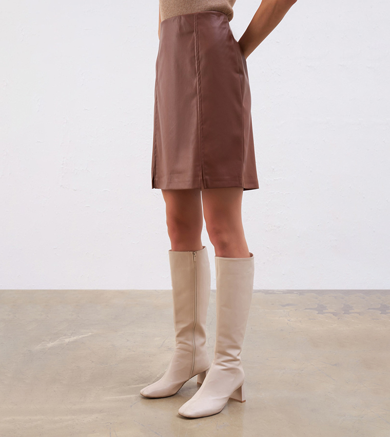 تنورة بنقشة جلد