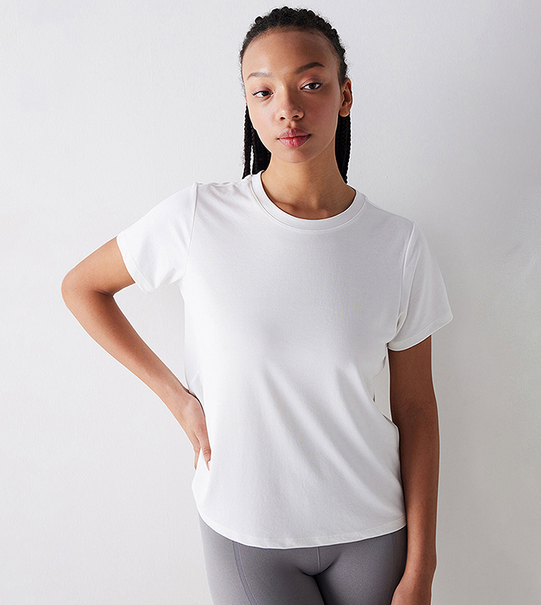 بنتي  تيشيرتات  كم قصير  - أبيض Short Sleeve T-Shirts