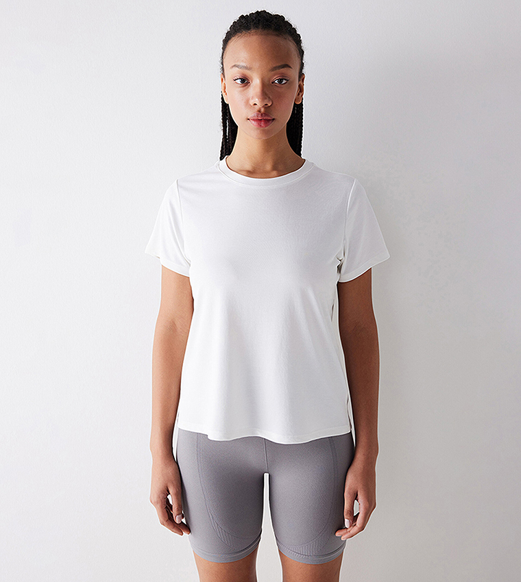 بنتي  تيشيرتات  كم قصير  - أبيض Short Sleeve T-Shirts