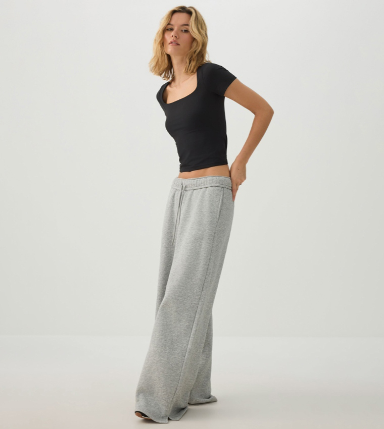 PURAFORM™ Solid Square Neck Cropped Top