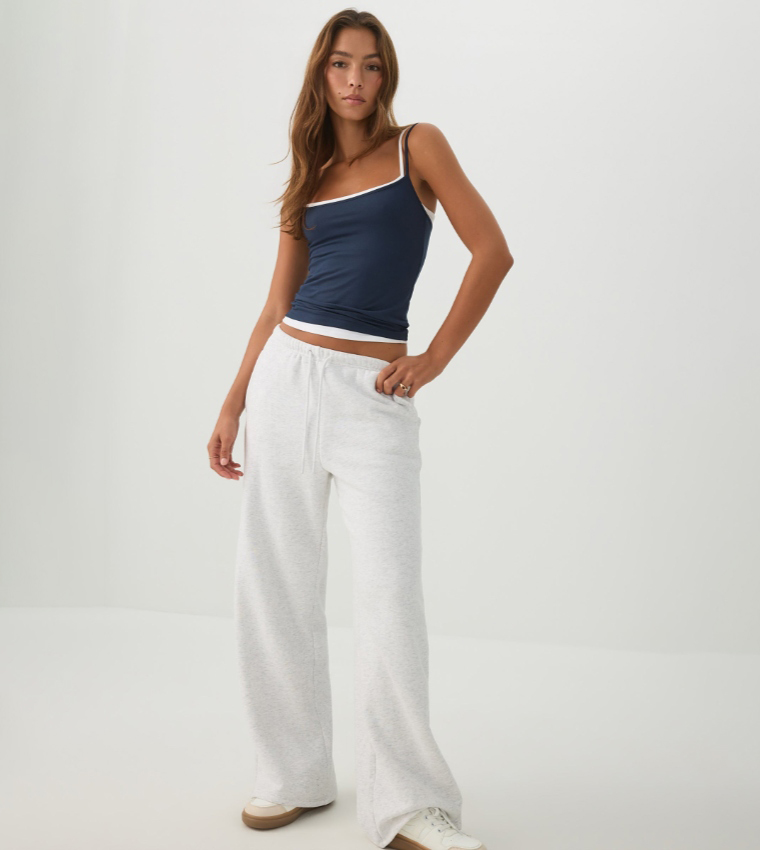 SMOOTHCORE™ Solid Scoop Neck Cropped Top
