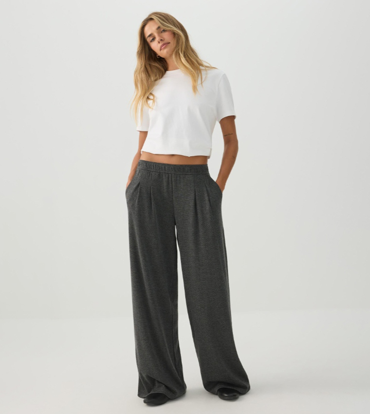 Solid Loose Fit Pleated Trousers