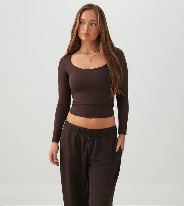 Solid Scoop Neck Long Sleeves Crop Top