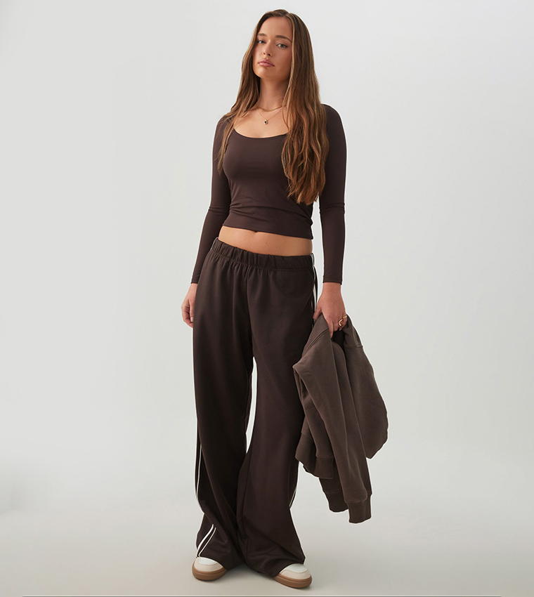 Solid Scoop Neck Long Sleeves Crop Top