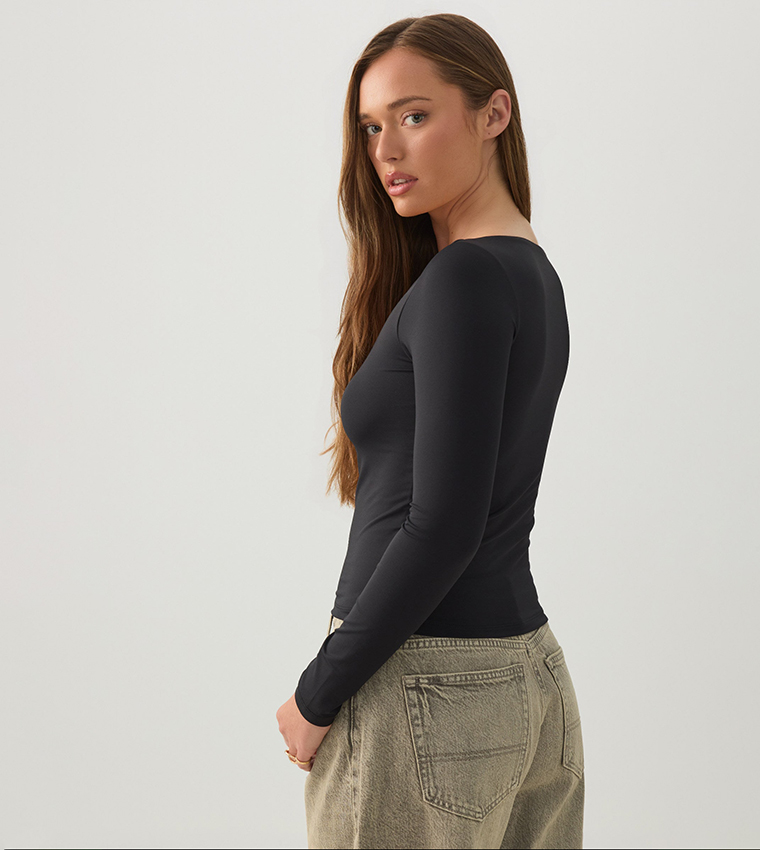 Solid Scoop Neck Long Sleeves Crop Top
