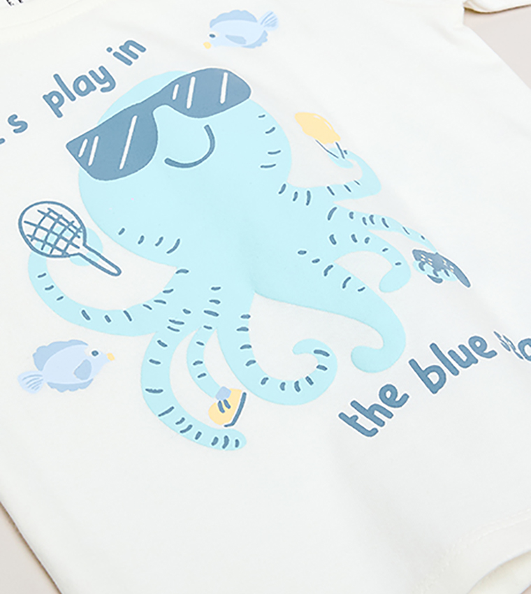 تيشيرت كم قصير بقبة مستديرة بطبعة