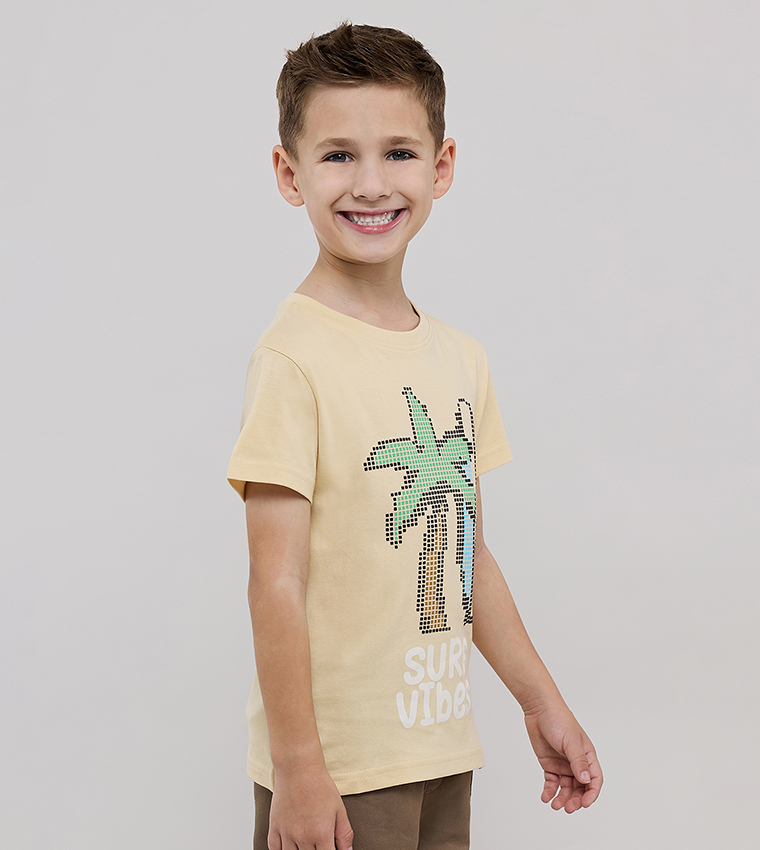 تيشيرت كم قصير بقبة مستديرة بطبعة