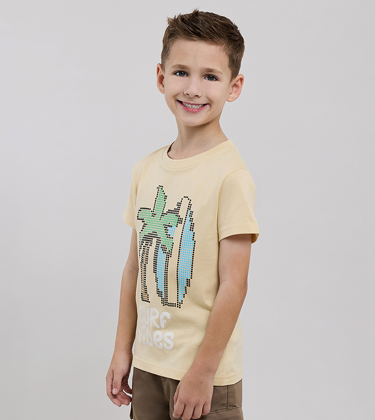 تيشيرت كم قصير بقبة مستديرة بطبعة