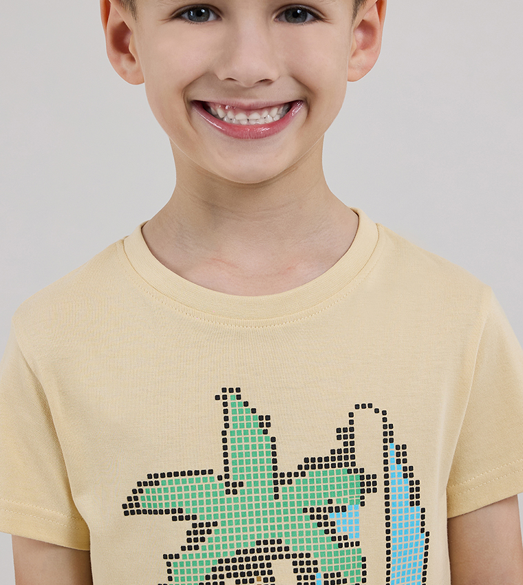 تيشيرت كم قصير بقبة مستديرة بطبعة