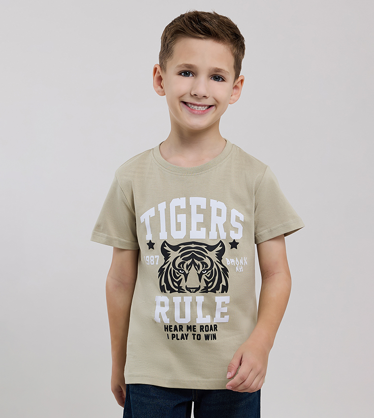 تيشيرت كم قصير بقبة مستديرة بطبعة