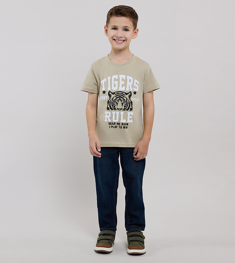 تيشيرت كم قصير بقبة مستديرة بطبعة