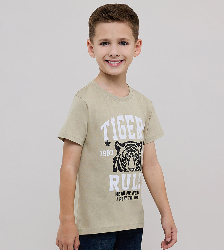 تيشيرت كم قصير بقبة مستديرة بطبعة