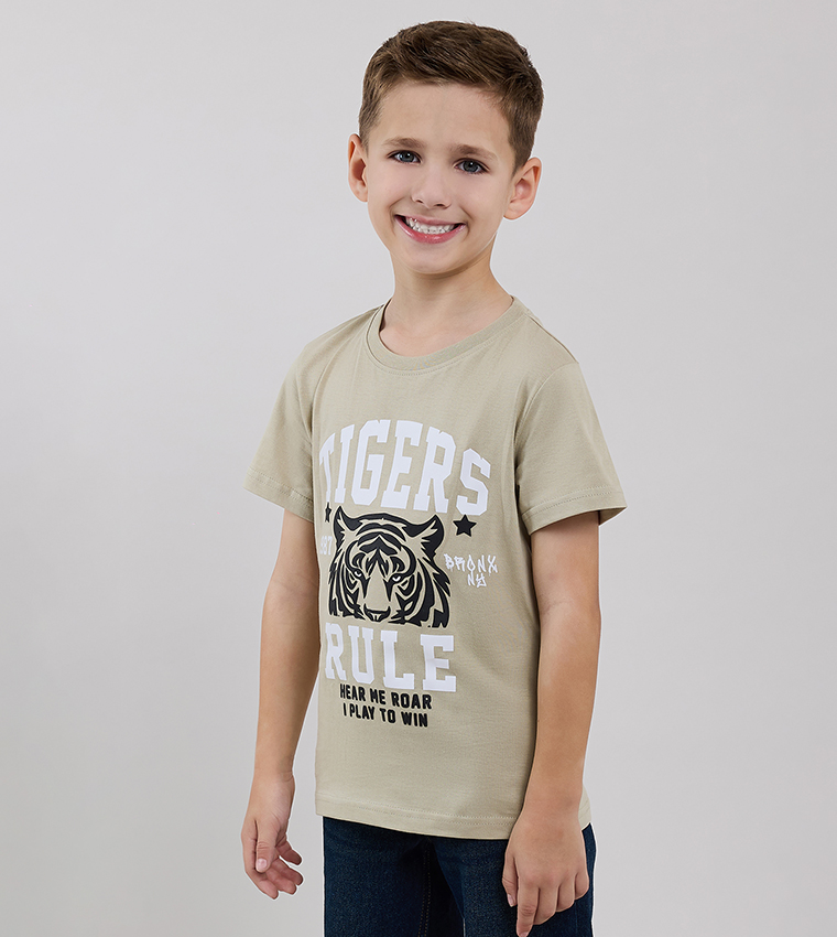 تيشيرت كم قصير بقبة مستديرة بطبعة